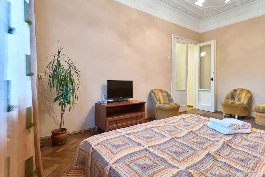 Home Hotel Apartments On Lva Tolstogo Kiev Exterior foto