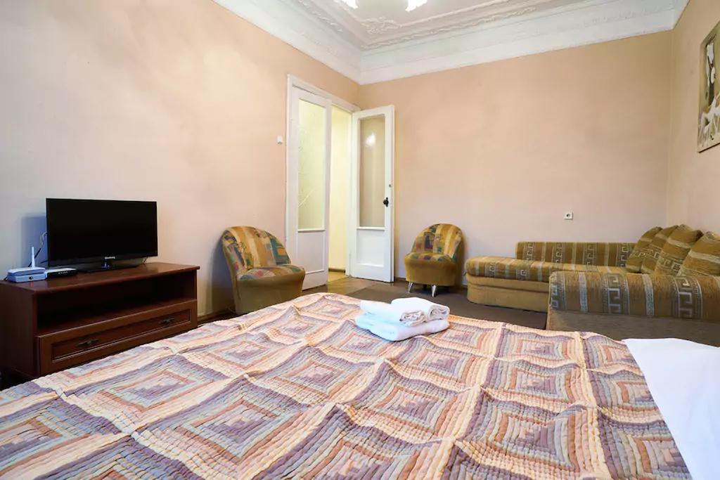Home Hotel Apartments On Lva Tolstogo Kiev Exterior foto
